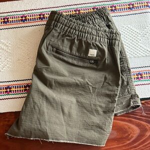 VUORI Olive Green Shorts women’s size medium